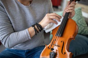 عکس تمیز کردن ویولن